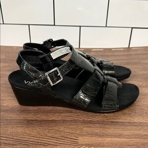 Vionic Sandals Women’s 8 Glenda Black Croc Wedge Comfort Arch Support Shoes